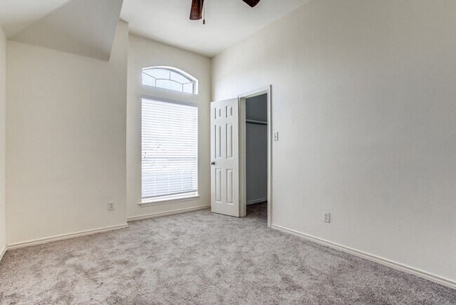 Foto del edificio - 7740 Summerbrook Cir