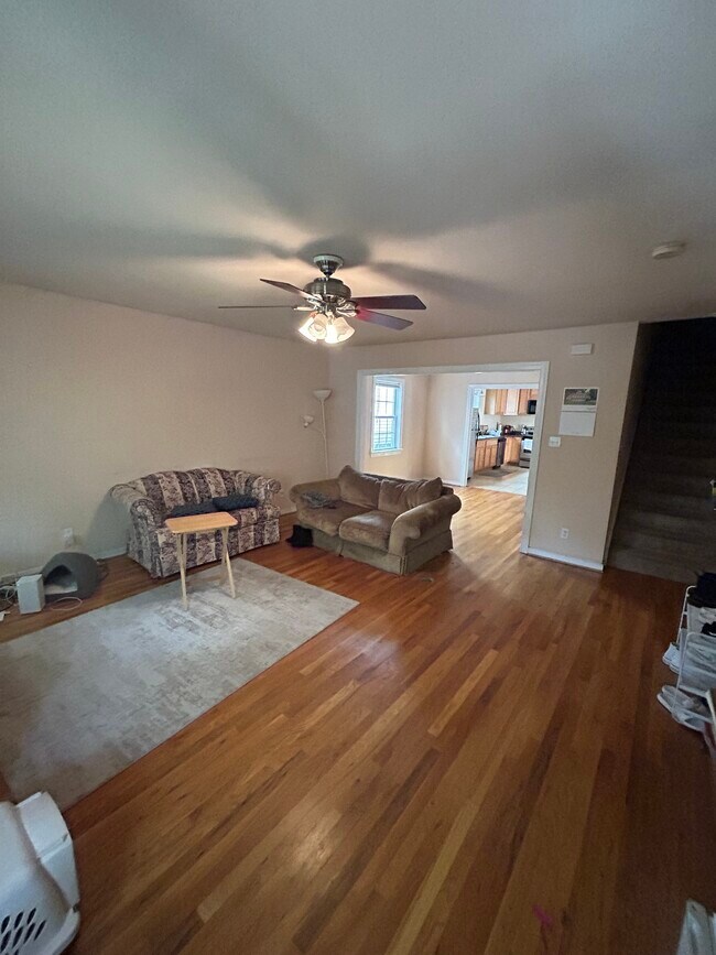 Building Photo - 2114 Parkwood Ave