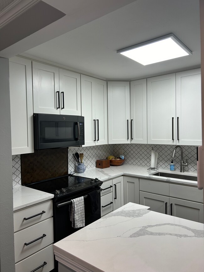 Foto del edificio - 6101 Edsall Rd