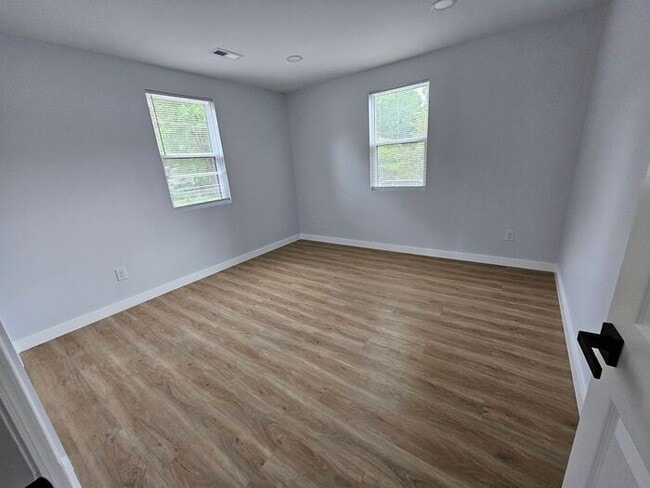 Building Photo - 2BD/1BA Home in Newton