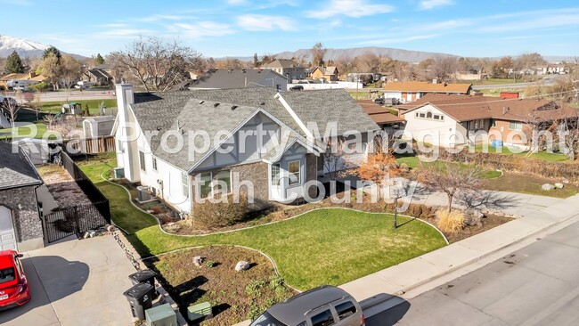 Building Photo - Large Home in the foothills of Springville