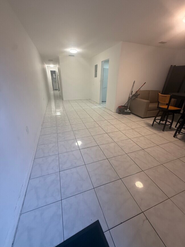 Building Photo - 1608 NW 58th Ter