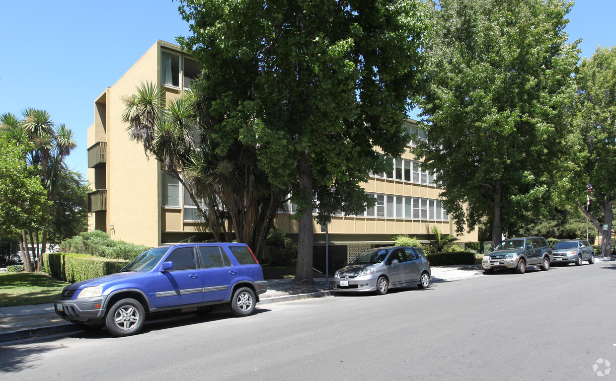 Building Photo - Bellevue Apartments