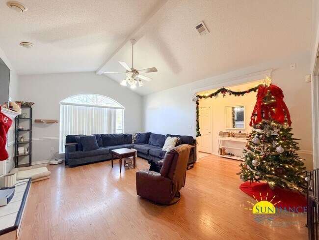 Building Photo - Charming 4-Bedroom Home in Crestview – Prime Location!
