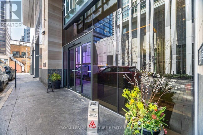 Building Photo - 11 Yorkville Ave