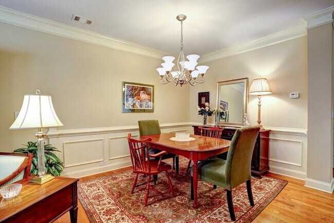 Foto del edificio - 5881 Norfolk Chase Rd