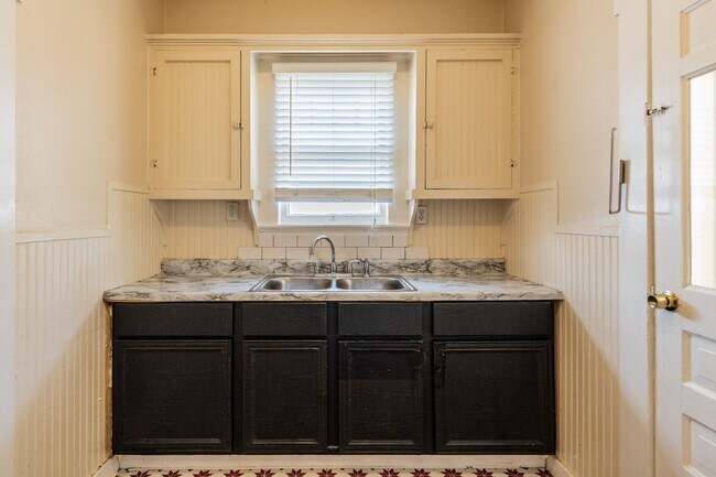 Foto del edificio - QUAINT 2/1 HOUSE AVAILABLE IN NOW!