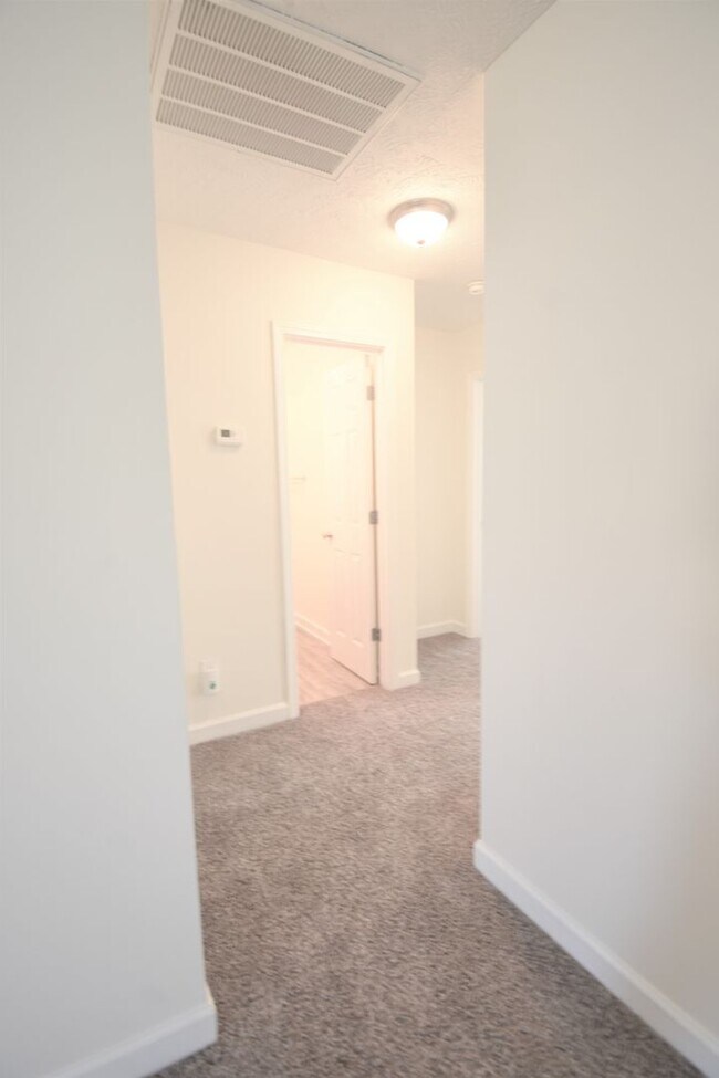 Building Photo - 3 Bedroom, 2 Bathroom Home (NO PETS)