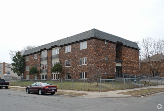 Building Photo - 1323 E 22nd St