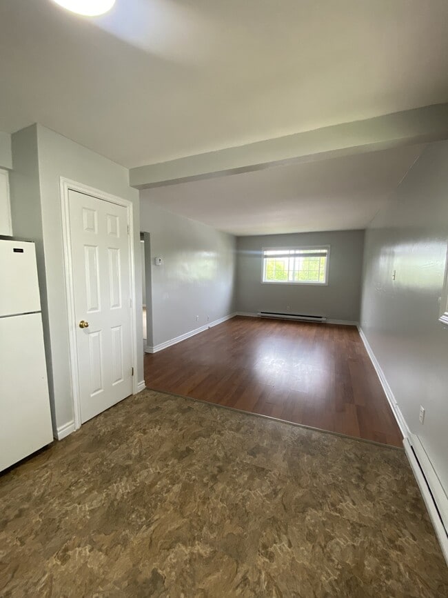 Building Photo - 956 Meadow Ave