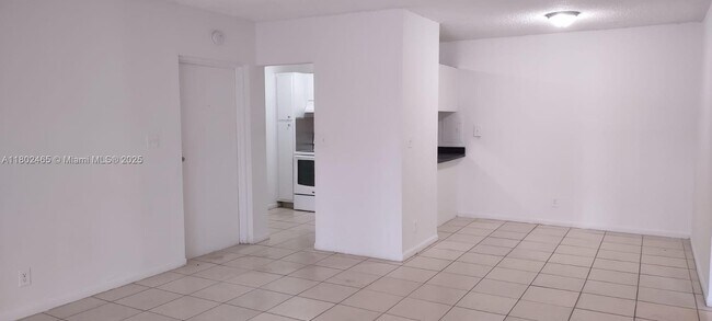 Foto del edificio - 4009 N University Dr