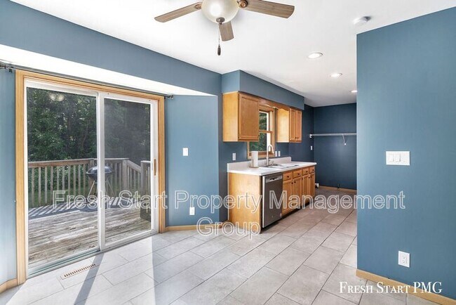 Foto del edificio - 220 Pine Ridge Rd