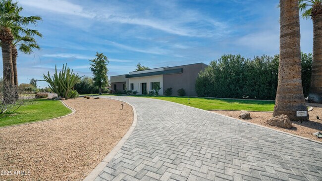 Foto del edificio - 7417 E Paradise Dr