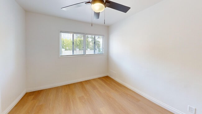 Foto del edificio - The Clair Manor Apts...Hollywood Hills...Fully Renovated...CALL NOW!