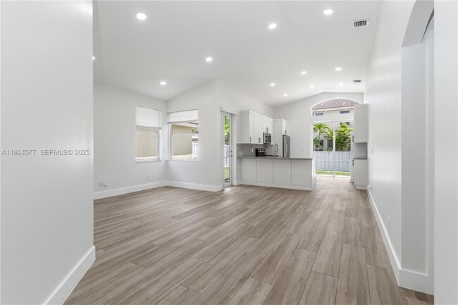 Building Photo - 15130 SW 49th Ct