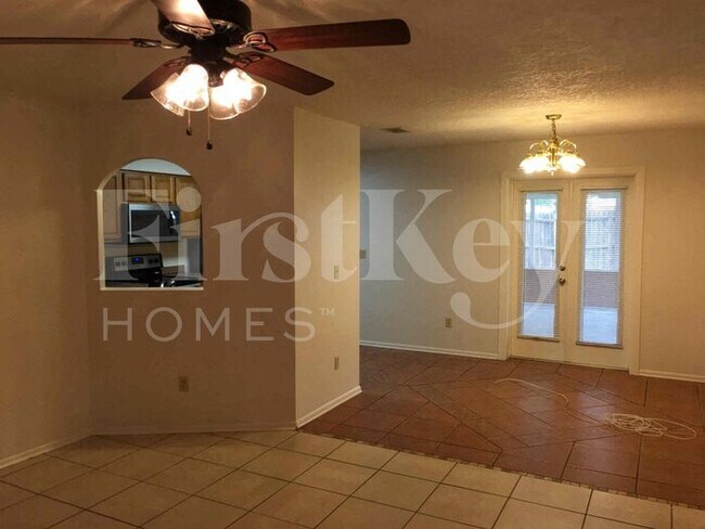 Building Photo - 120 Summer View Cir