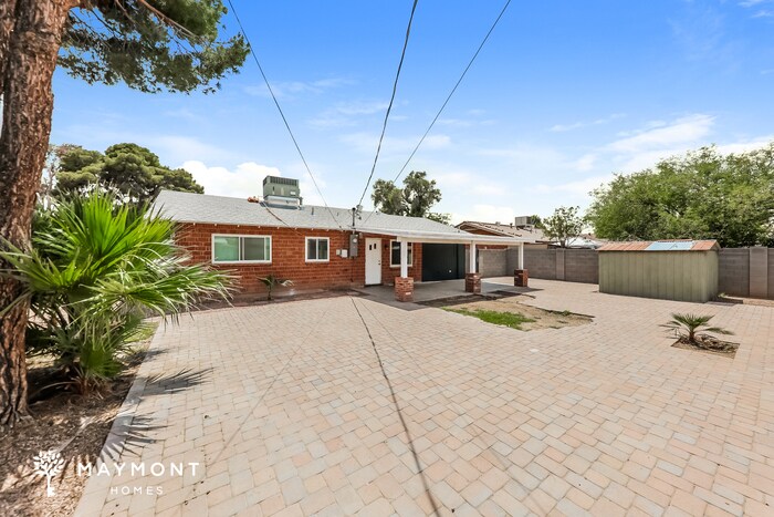 Foto del edificio - 3938 W McLellan Blvd