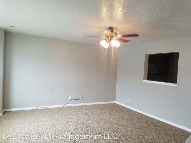 Building Photo - 2 br, 1.5 bath House - 610 Trejo Street