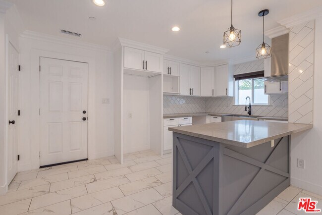 Foto del edificio - 1033 S Bonnie Beach Pl