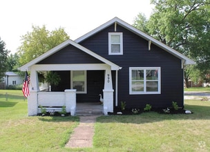 Building Photo - 990 W Cherry St