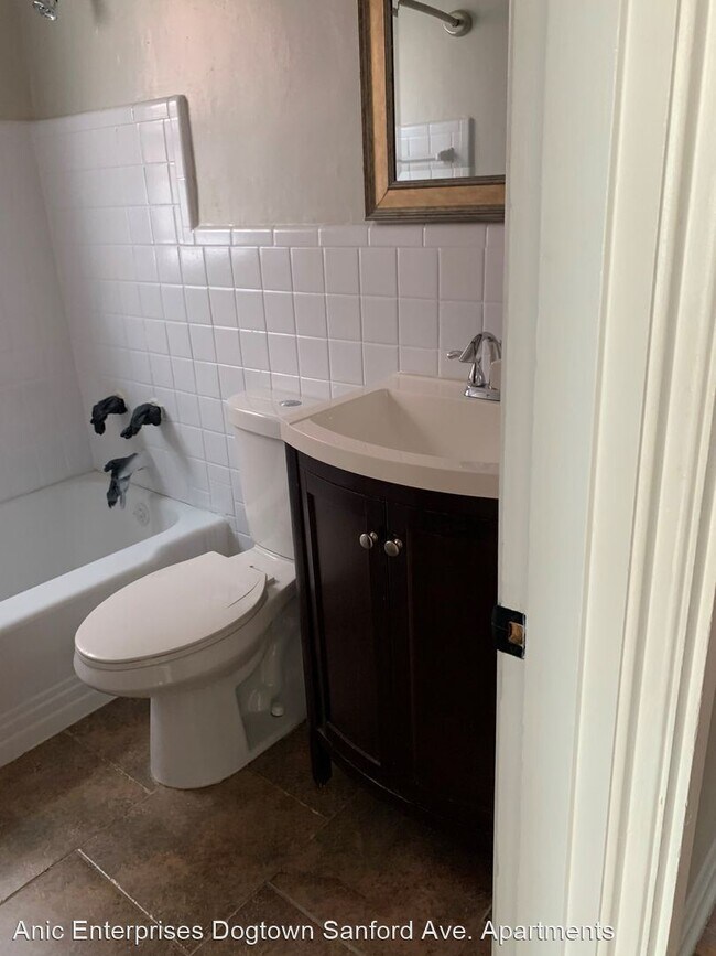 Building Photo - 1 br, 1 bath Apartment - 1020 Sanford Ave