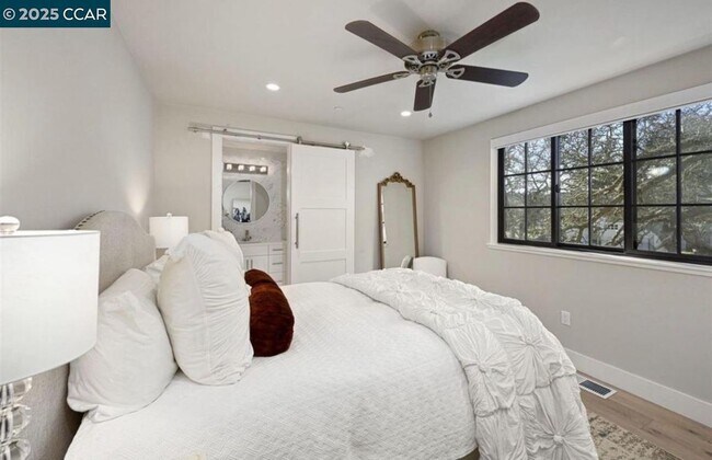 Foto del edificio - 3075 Stonegate Dr