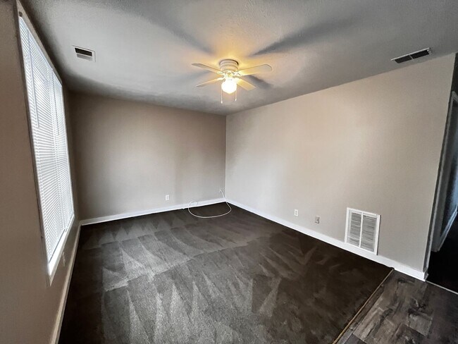 Foto del edificio - Charming 3 Bed and 1 Bath Home