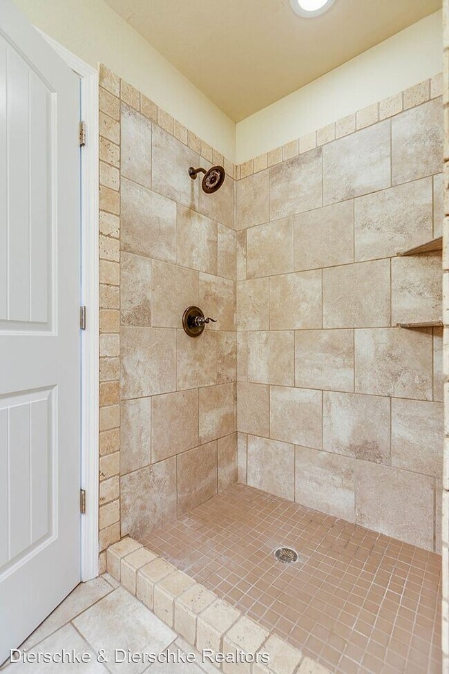 Building Photo - 3 br, 2.5 bath House - 3515 Green Ridge Dr.