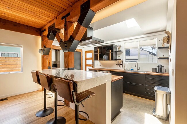 Building Photo - 2735 Westwood Blvd