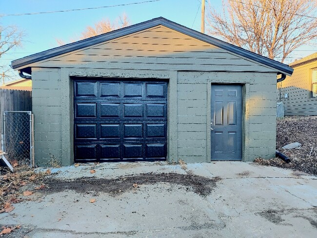 Building Photo - 5818 Weir St