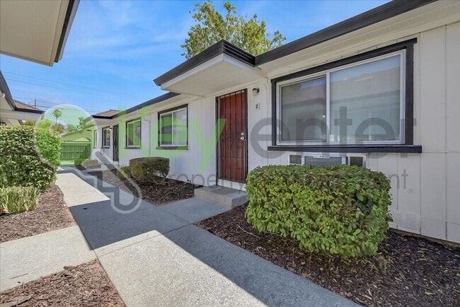 Photo - 1071 Santiago Ave House