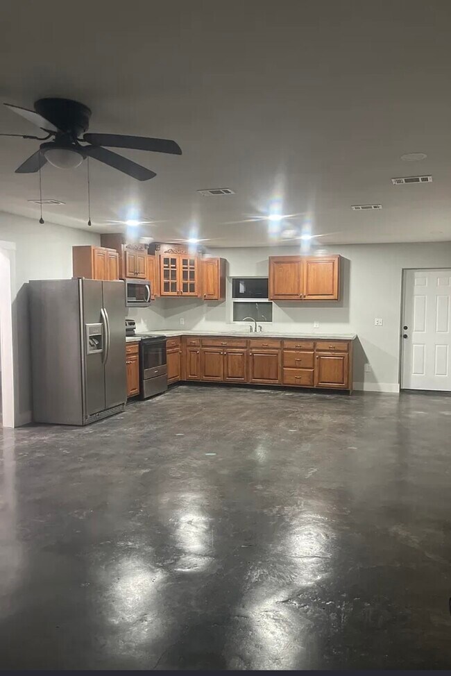 Building Photo - 176 Fawn Dr