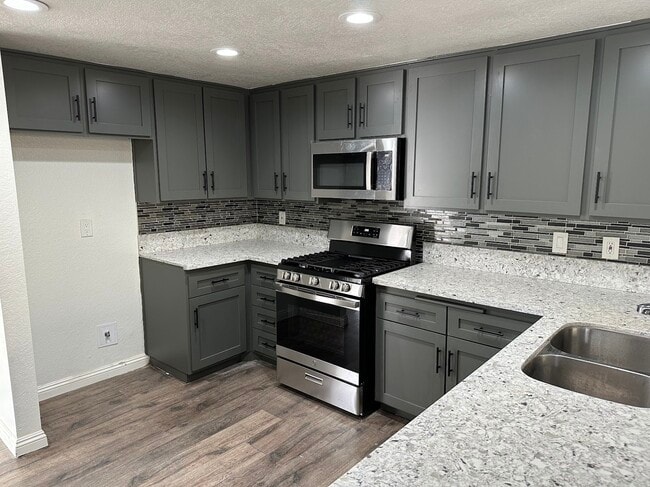 Foto del edificio - 9742 Willow Wood Dr