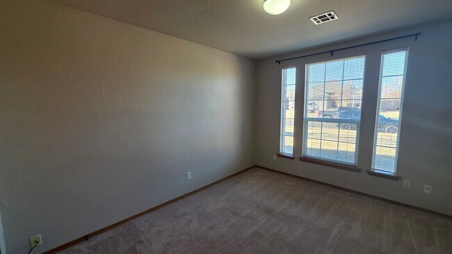 Foto del edificio - 3 Bed 2 Bath in Oklahoma City!
