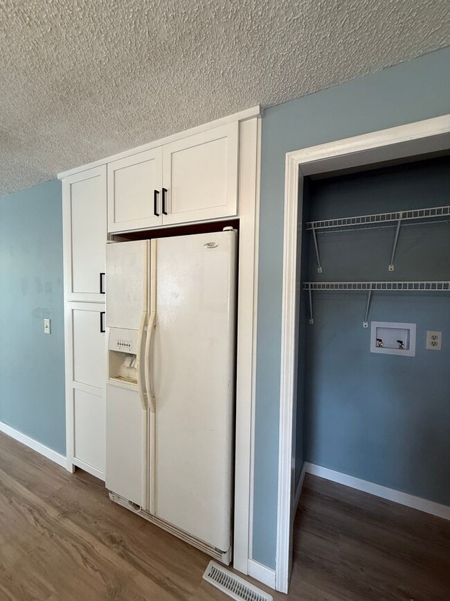 Foto del edificio - Coming soon 2BR House with fenced in yard