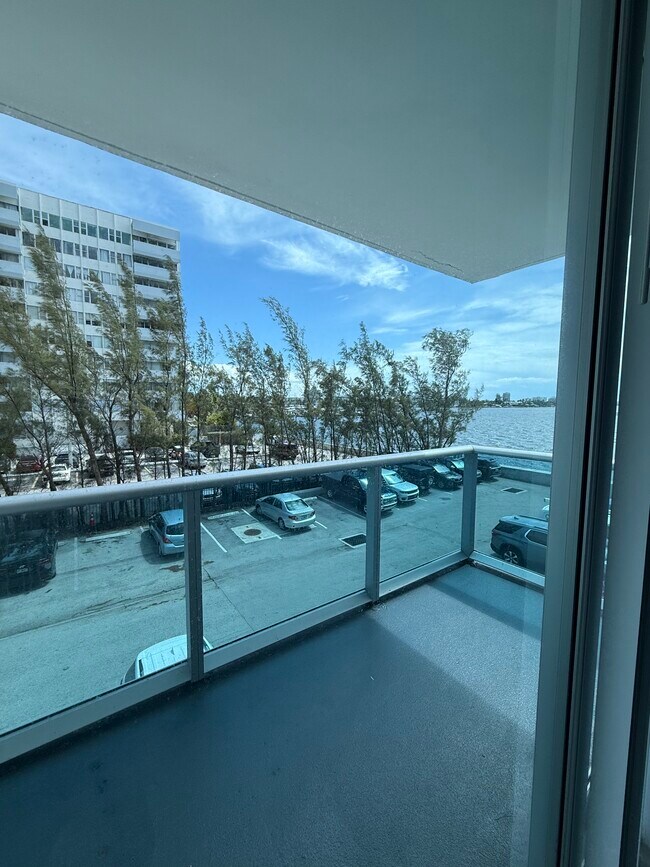 Foto del edificio - 7517 Mutiny Ave