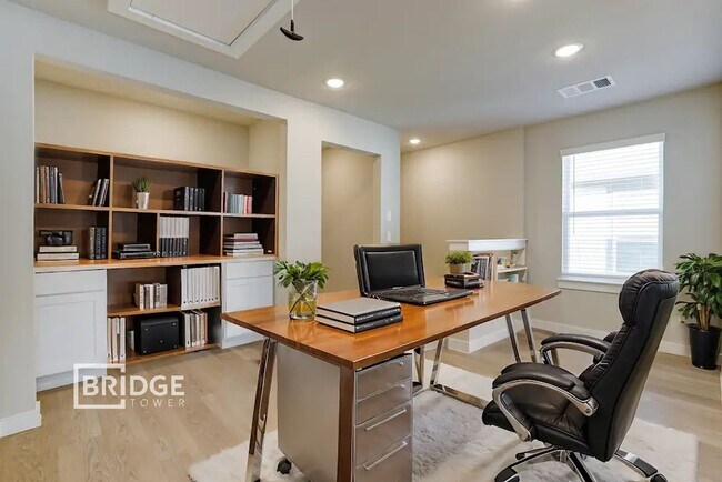 Foto del edificio - 4200 Tobin Dr