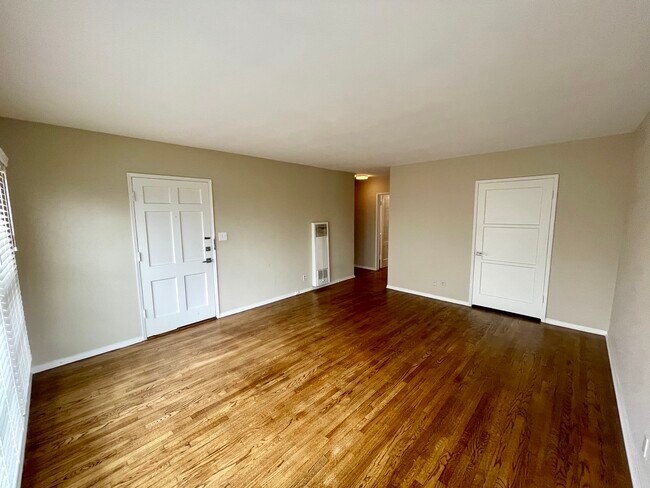 Living room - 7113 Kittyhawk Ave