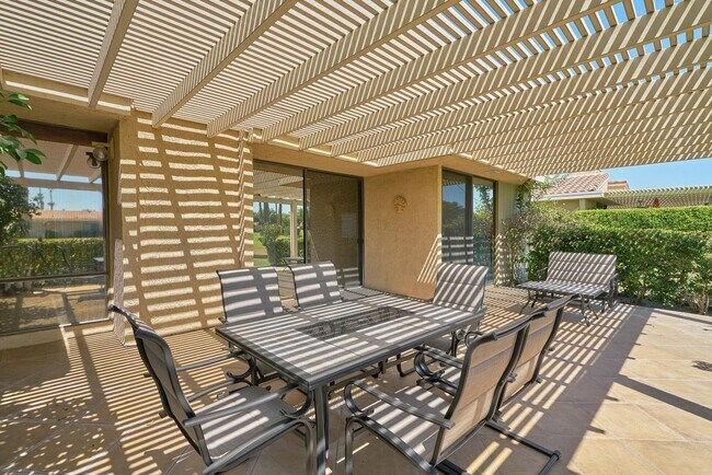 Foto del edificio - 39810 Bedford Dr