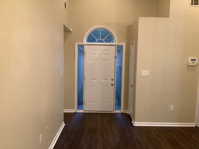 Foto del edificio - 108 Oak Grove Ln