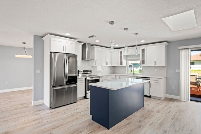 Building Photo - 8312 Roxboro Dr