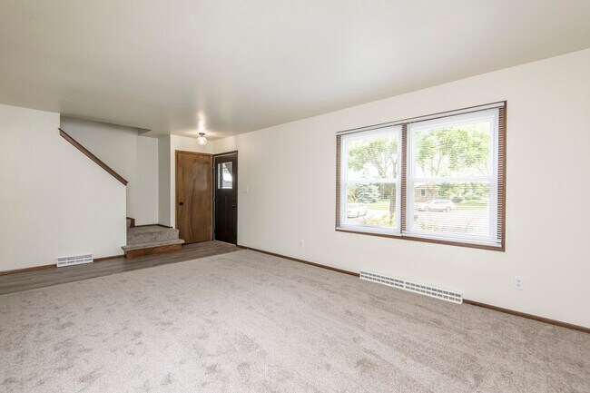 Foto del edificio - 2621 N 122nd St