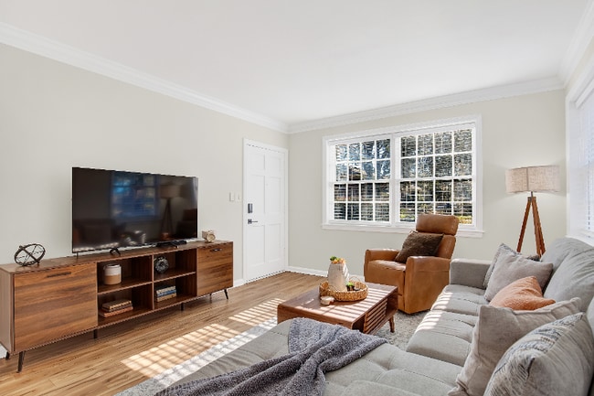 Building Photo - 6 W 51st St
