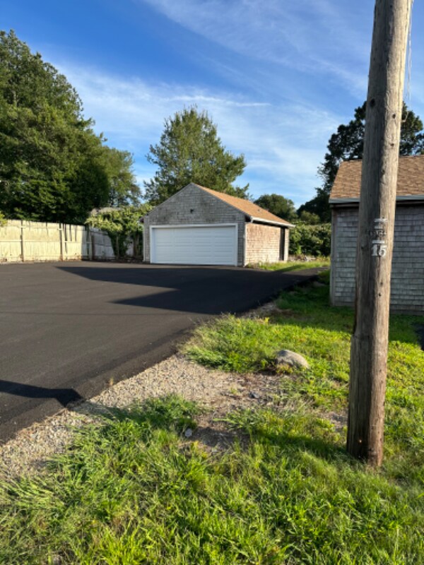 Foto del edificio - 100 Conanicus Rd