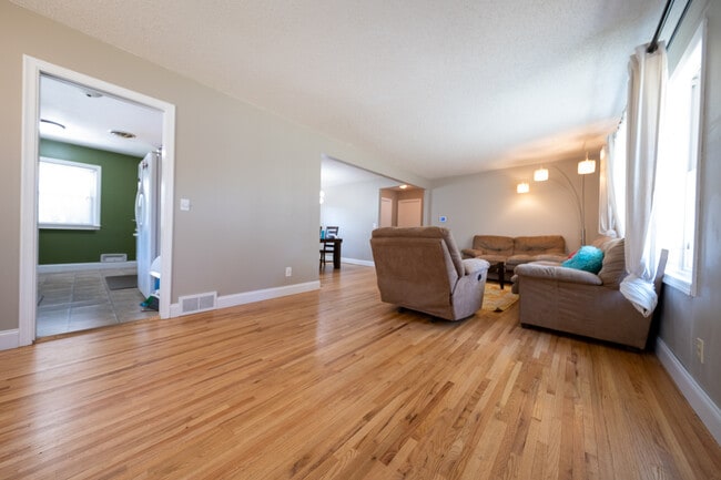 Building Photo - 9924 Columbus Ave S