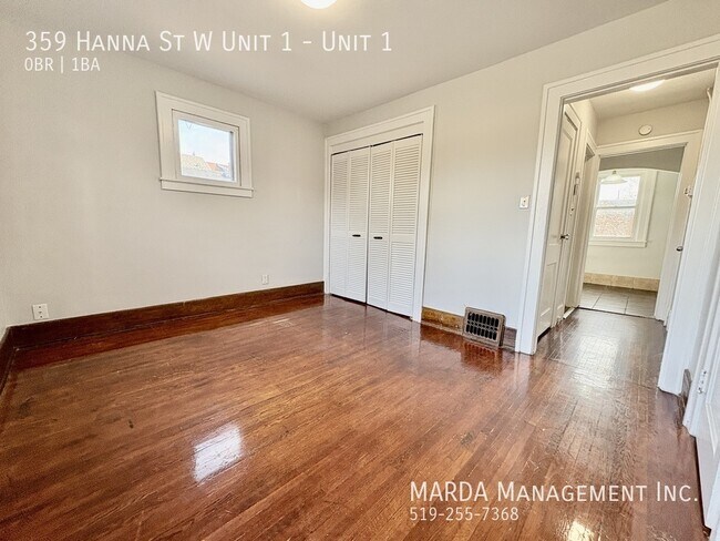 Photo du bâtiment - COZY BACHELOR NEAR DOWNTOWN WINDSOR + HYDRO & GAS