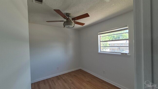 Foto del edificio - 852 Garnet St