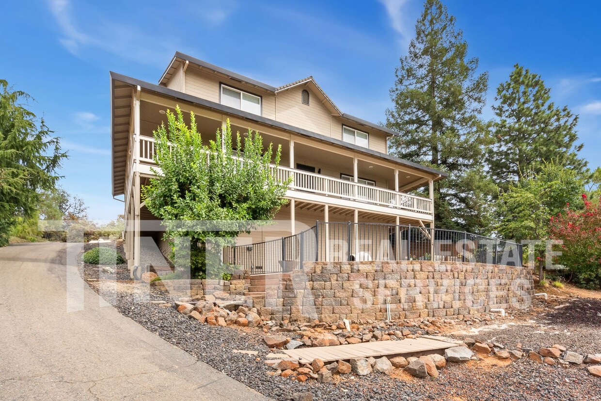 Primary Photo - Cameron Park Hilltop Dream Home