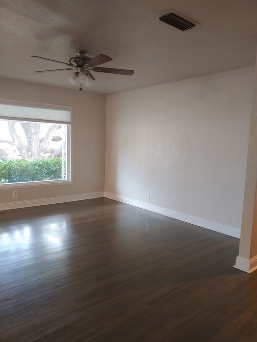 Beautiful 3 bedroom 2 bathroom home with l... House for Rent in