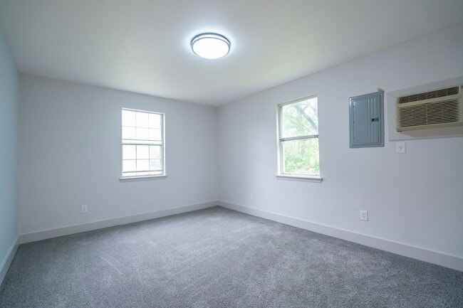 Building Photo - 139 E Butler Ave